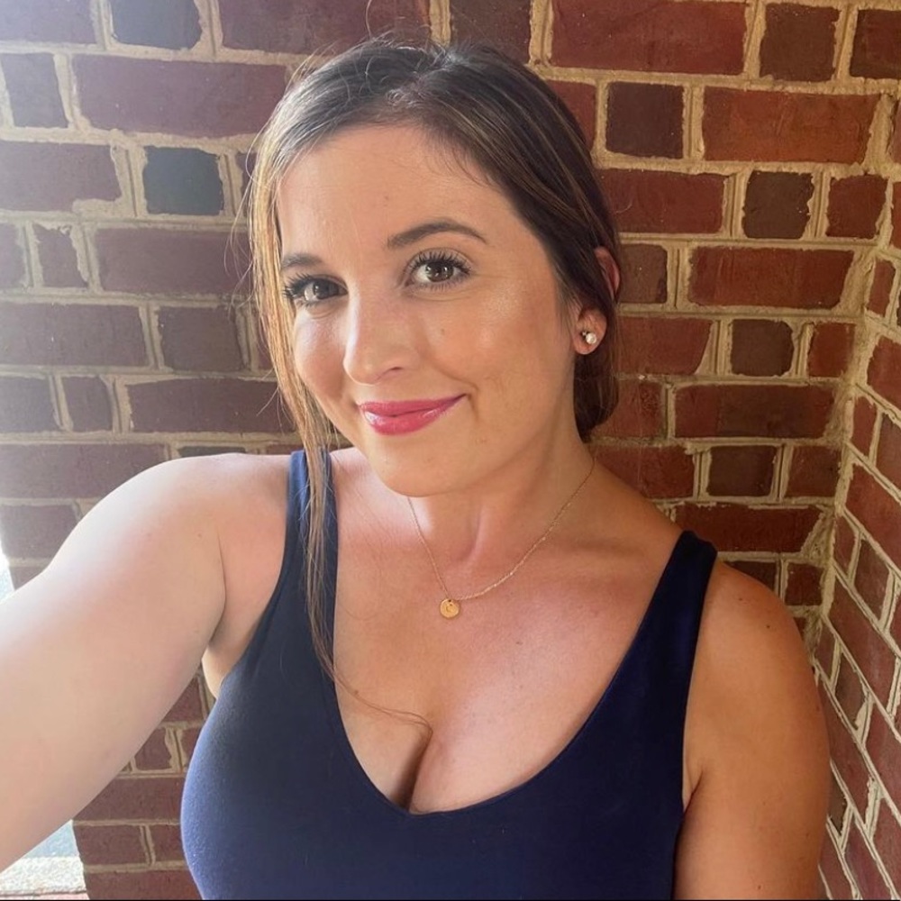 Meet your Posher, Alexis